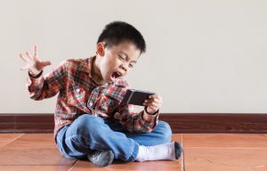 علائم بیش فعالی در کودکان