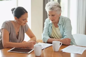 انتخاب نکردن پرستار سالمند ارزان قیمت