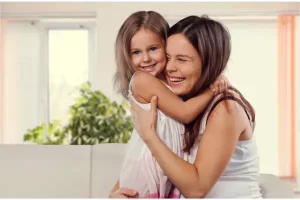 پرستار کودک آموزش دیده در سعادت آباد